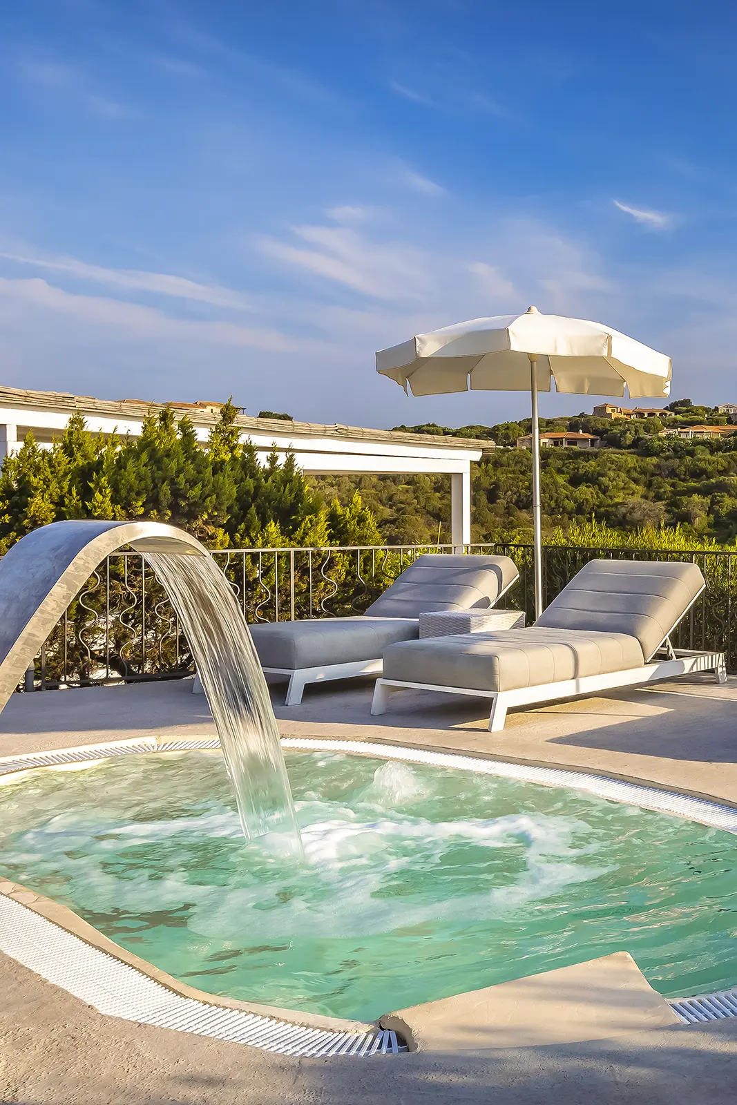 Piscina idromassaggio vista mare